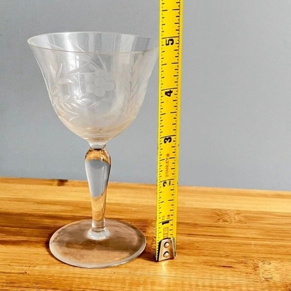 Lot of 2 Vintage cordial Glasses Clear Glass Floral Pattern - Picture 9 of 10